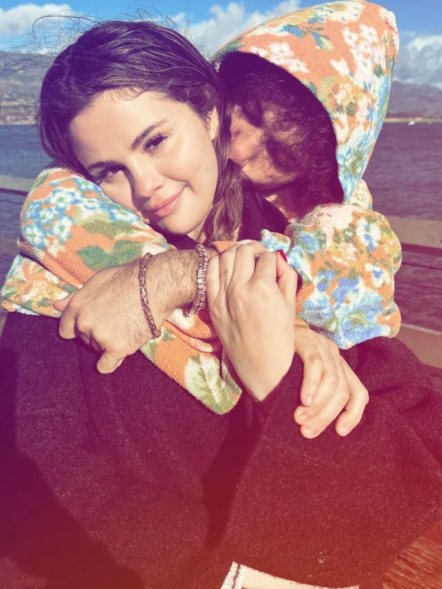 Selena Gomez & Benny Blanco's Cozy Beach Date Over Holiday Weekend