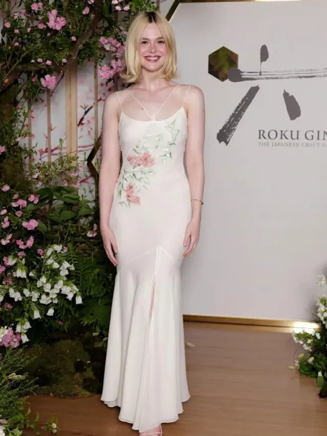 Elle Fanning's Carrie Bradshaw Moment